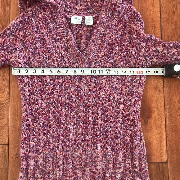 BKE Cable Knit Sweater V-Neck with large collar Size Large - Picture 3 of 6